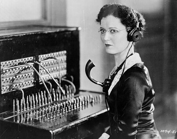 1930s-Telephone-Operator-At-Switchboard-from-General-Photographic-Agency